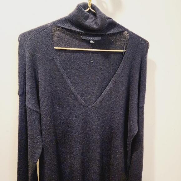 CYRUS Black VNeck Turf Long Sleeves Sweater size M - Picture 8 of 10
